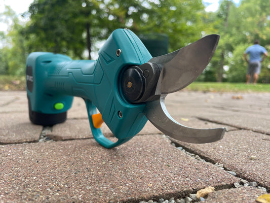 Introducing: prunz™ Battery Powered Gardening Shears